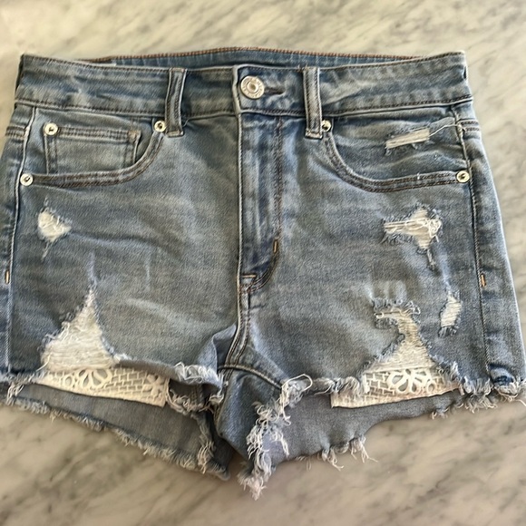 American Eagle Hi Rise Shortie shorts size 6. Features Peekaboo lace pockets! - Picture 1 of 7